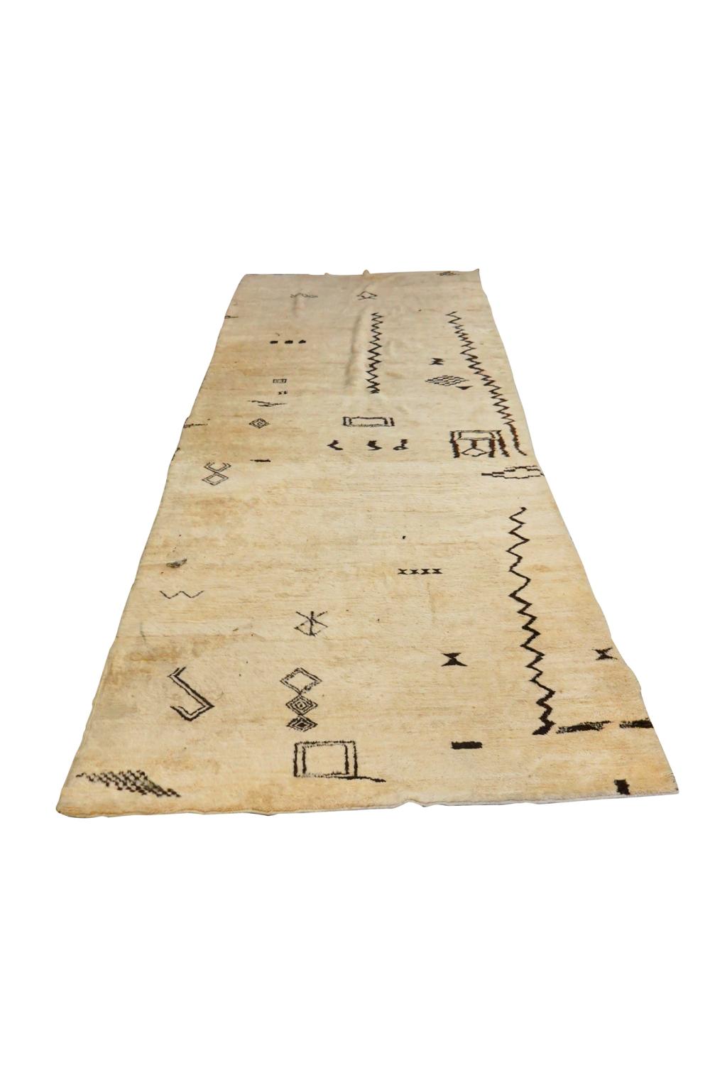 MOROCCAN CARPET22'8" x 6'6"
