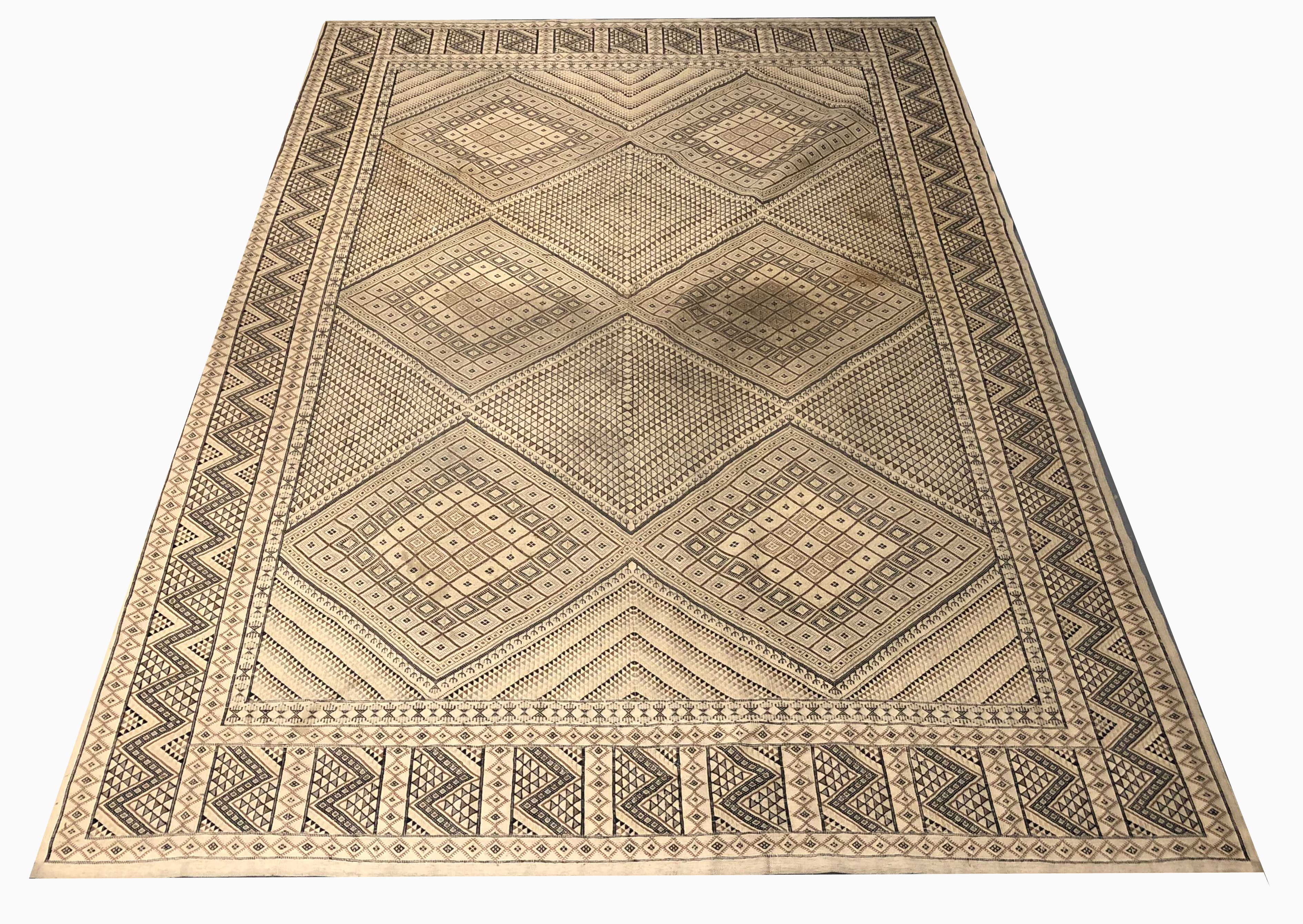 MOROCCAN STYLE GEOMETRIC CARPET, 12