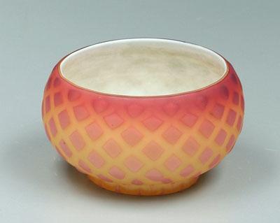 Mother-of-pearl bowl, satin glass