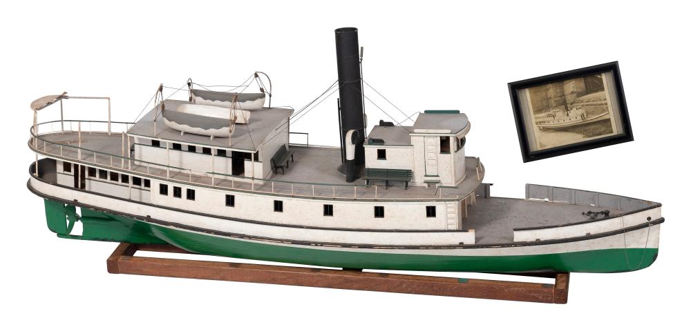 MOTORIZED MODEL OF A YACHT EARLY