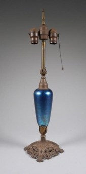 MOUNTED ART GLASS TABLE LAMPAn