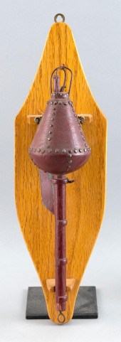 MOUNTED MODEL OF A RED NUN BUO