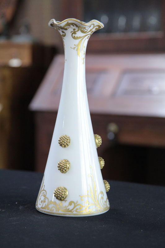 MT WASHINGTON VASE. Shiny Albertine