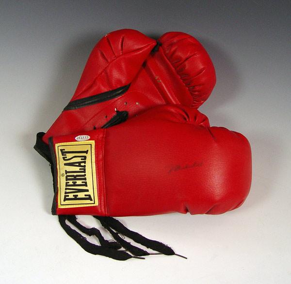 MUHAMMAD ALI AUTOGRAPHED BOXING
