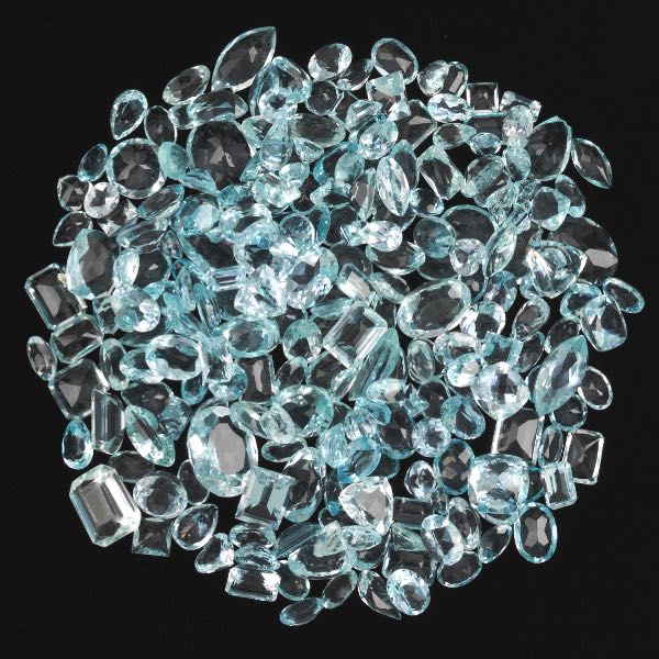 MULTIPLE UNMOUNTED 157.15 CARAT
