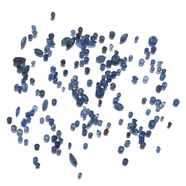 MULTIPLE UNMOUNTED 16.40 CARAT