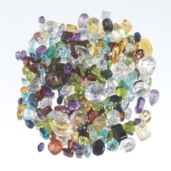 MULTIPLE UNMOUNTED 211 CARAT