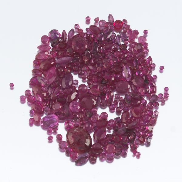 MULTIPLE UNMOUNTED 33.57 CARAT