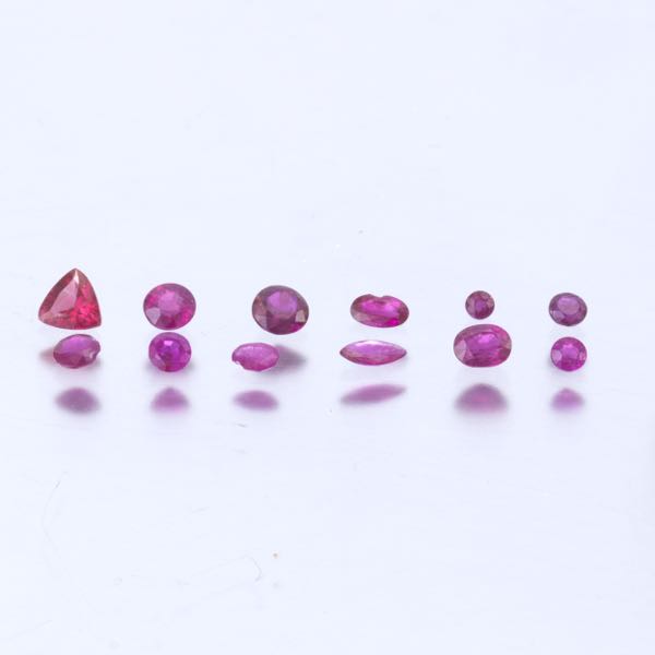 MULTIPLE UNMOUNTED 3.77 CARAT TOTAL