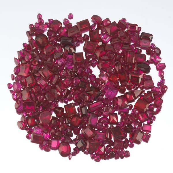 MULTIPLE UNMOUNTED 825 CARAT