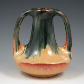 Muncie handled vase in Peachsk