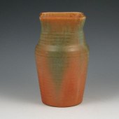 Muncie vase in Matte Green ove