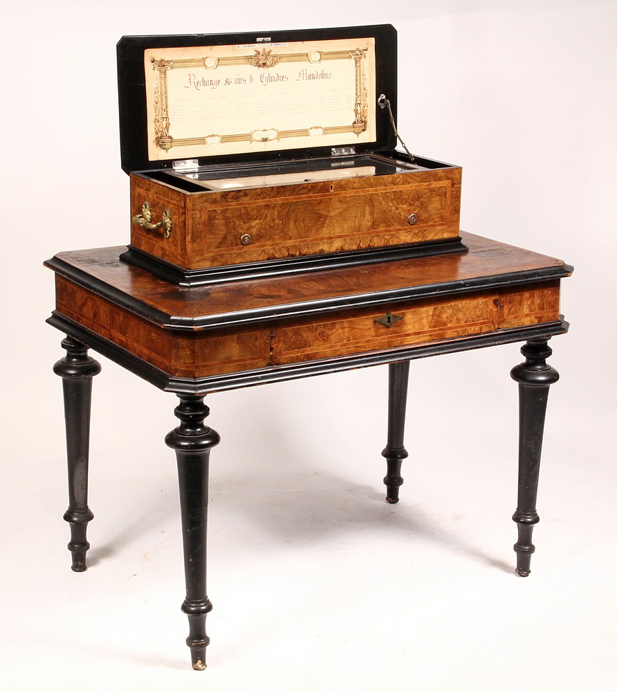 MUSIC BOX ON ORIGINAL STAND - Swiss