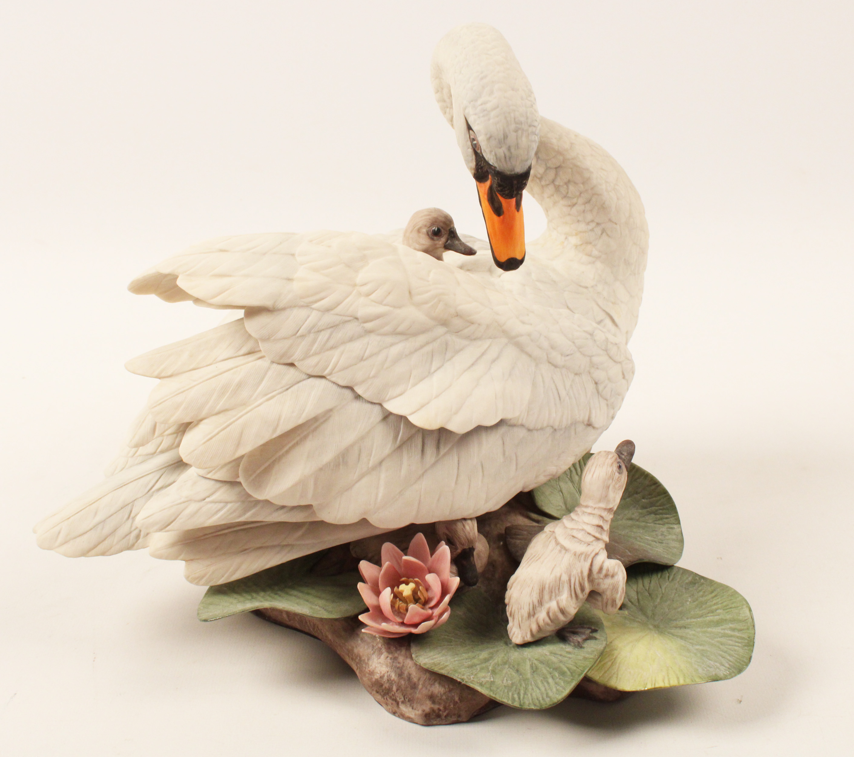 MUTE SWAN WITH GOSLINGS PORCELAIN