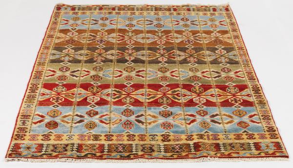NAIN CARPET  6'3" x 9'2"  Medium