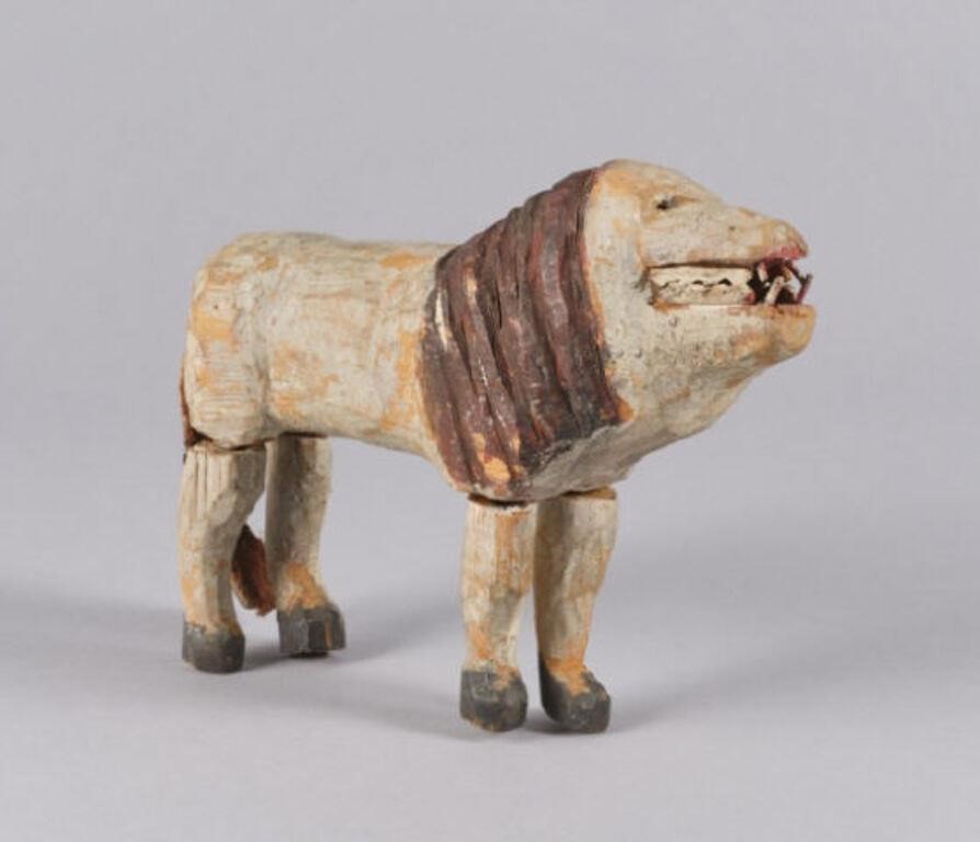 NAïVE LION CARVINGA naïvely