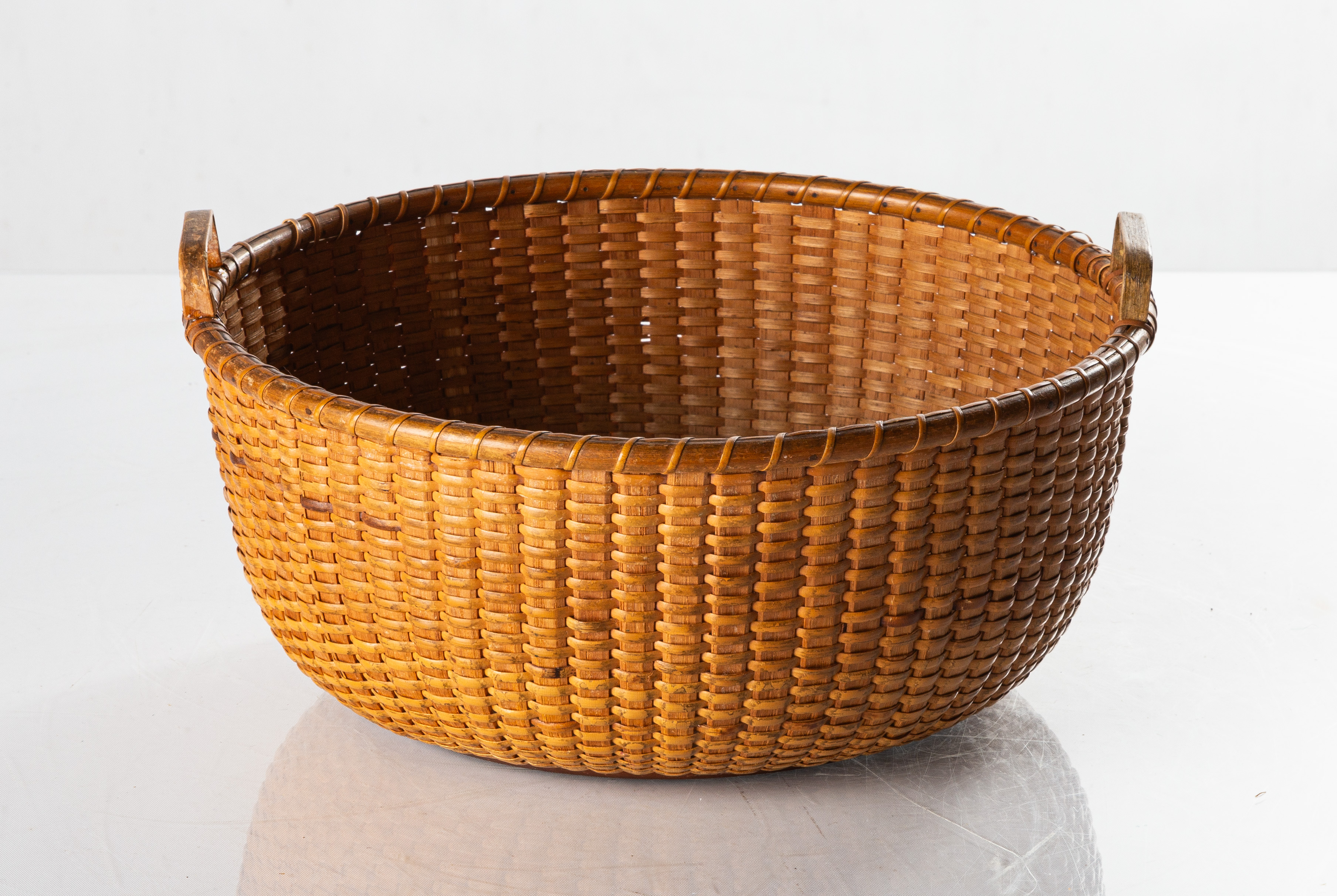NANTUCKET BASKET WITH HEART