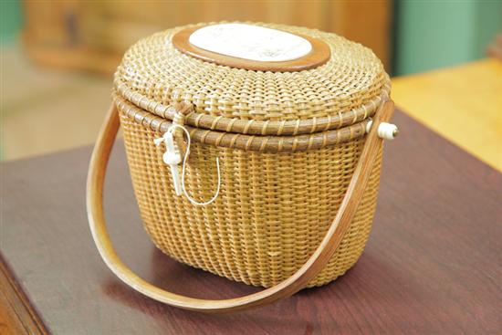 NANTUCKET STYLE BASKET PURSE WITH
