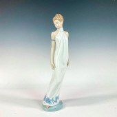NAO BY LLADRO PORCELAIN FIGURI