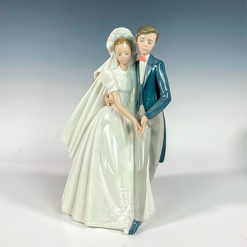 NAO BY LLADRO PORCELAIN FIGURINE,