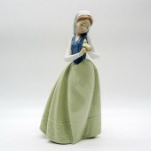 NAO BY LLADRO PORCELAIN FIGURI