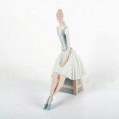 NAO BY LLADRO PORCELAIN FIGURI