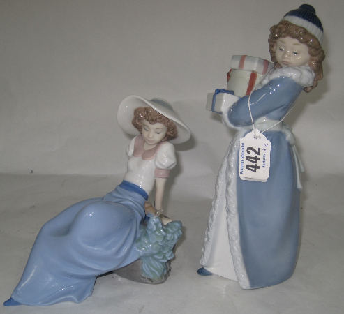 Nao Figures of a girl Carrying