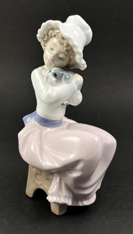 NAO LLADRO A BIG HUG PORCELAIN
