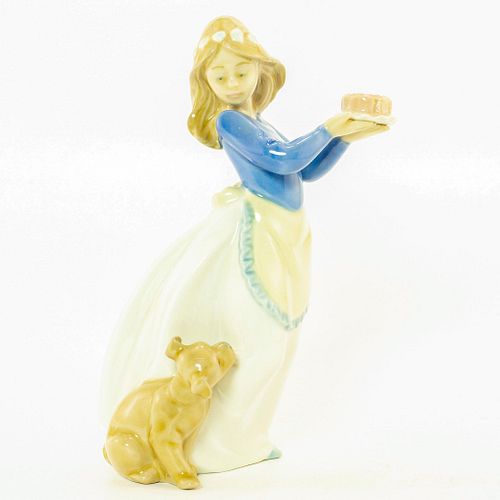 NAO LLADRO FIGURINE, GIRL WITH