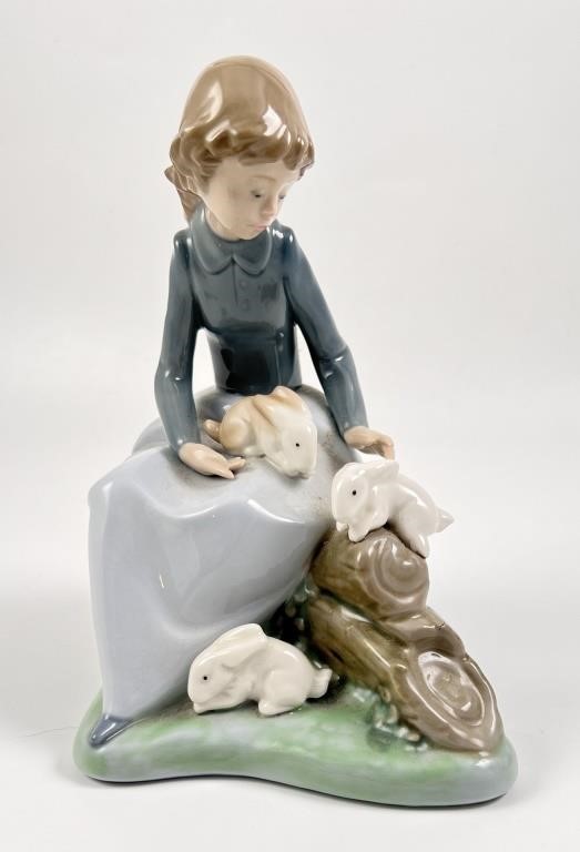 NAO LLADRO FIGURINE YOUNG GIRL WITH