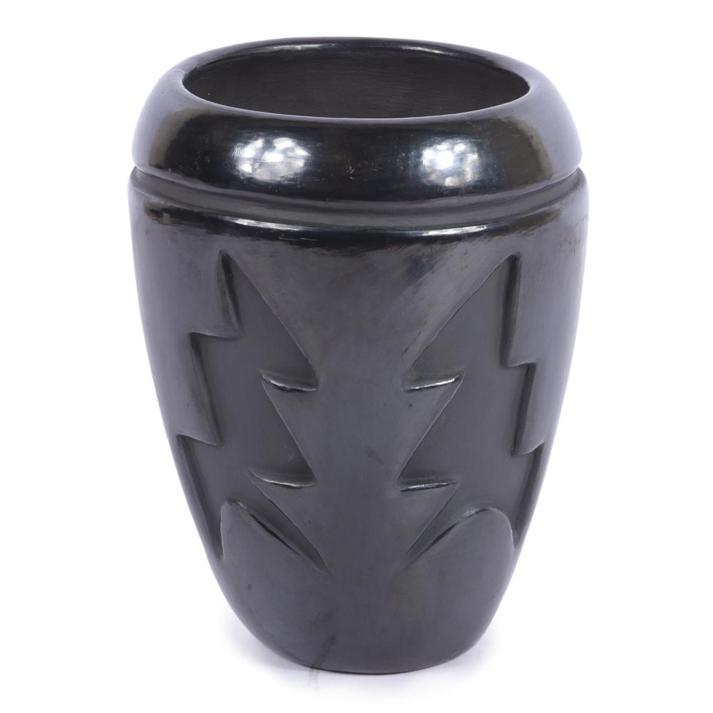 NATIVE AMERICAN BLACKWARE VASE WITH