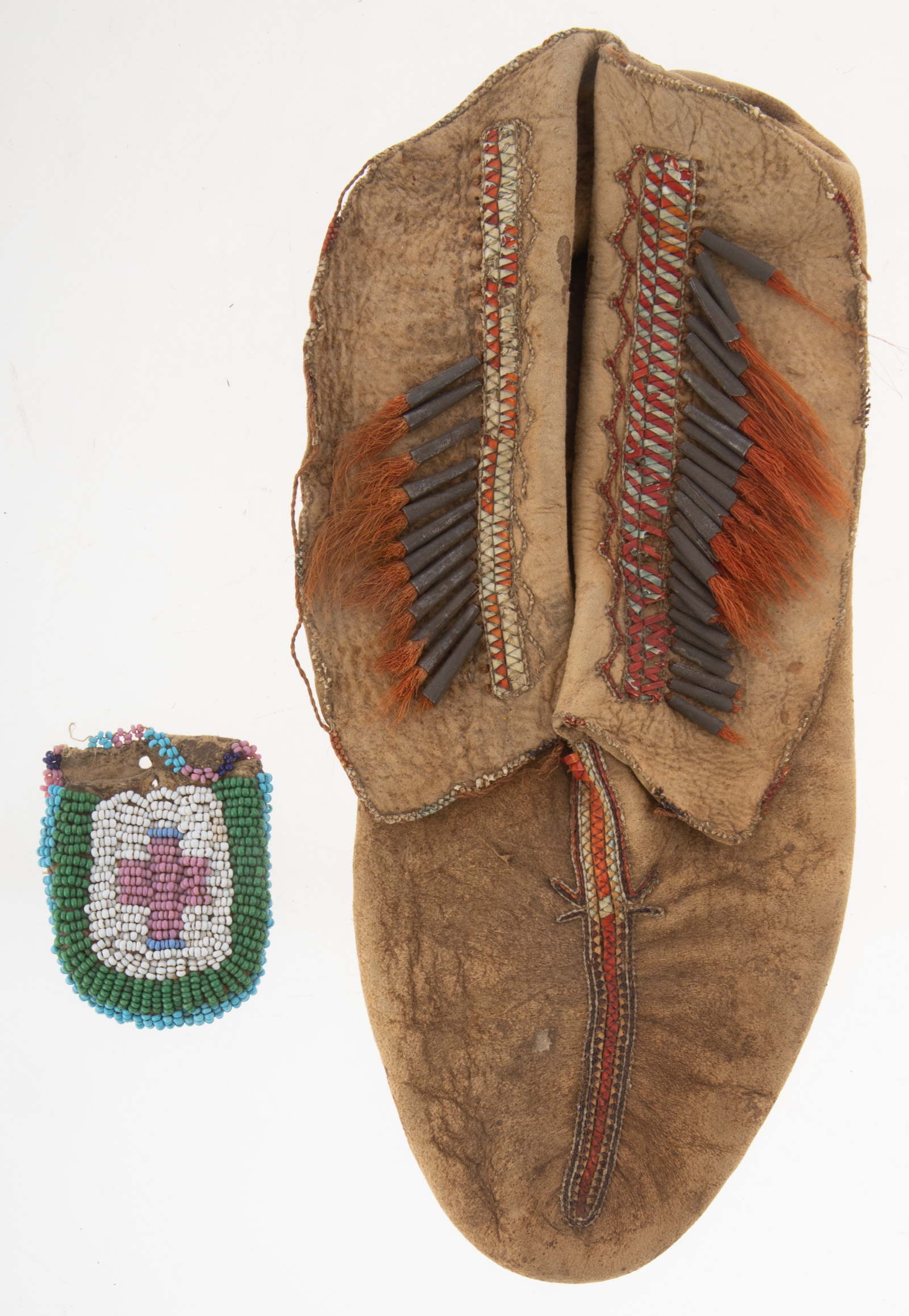 NATIVE AMERICAN LEATHER MOCCASIN;