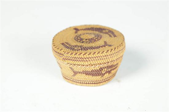 NATIVE AMERICAN LIDDED BASKET. 