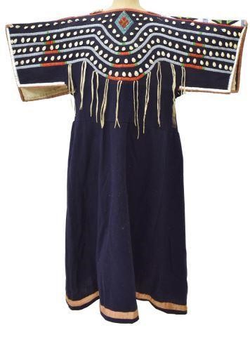NATIVE AMERICAN PLATEAU BEADED WOOL