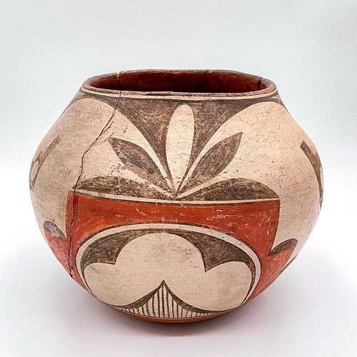 NATIVE AMERICAN POTTERY JARSquat