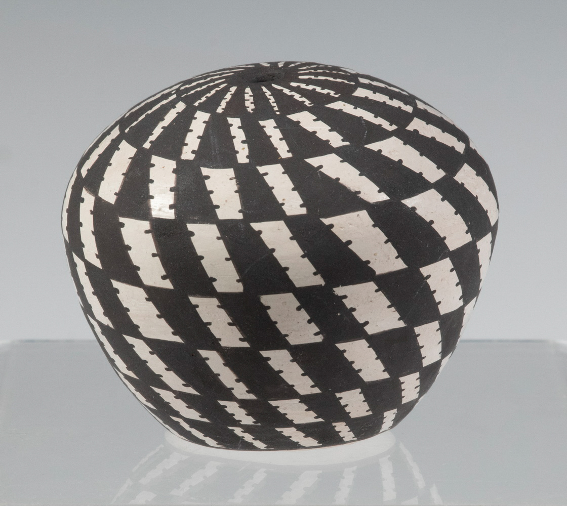 NATIVE AMERICAN POTTERY Marie