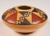 NATIVE AMERICAN POTTERY - Squa