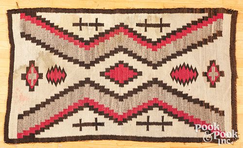 NAVAJO INDIAN REGIONAL RUG, CA.