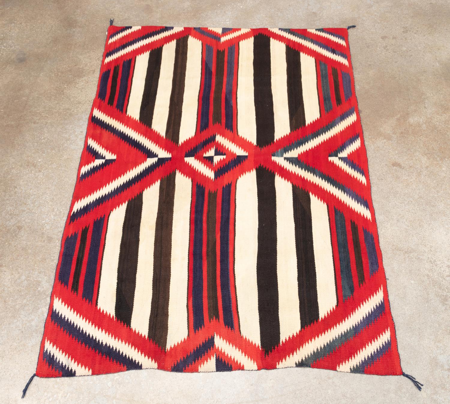 NAVAJO THIRD PHASE CHIEF'S STYLE