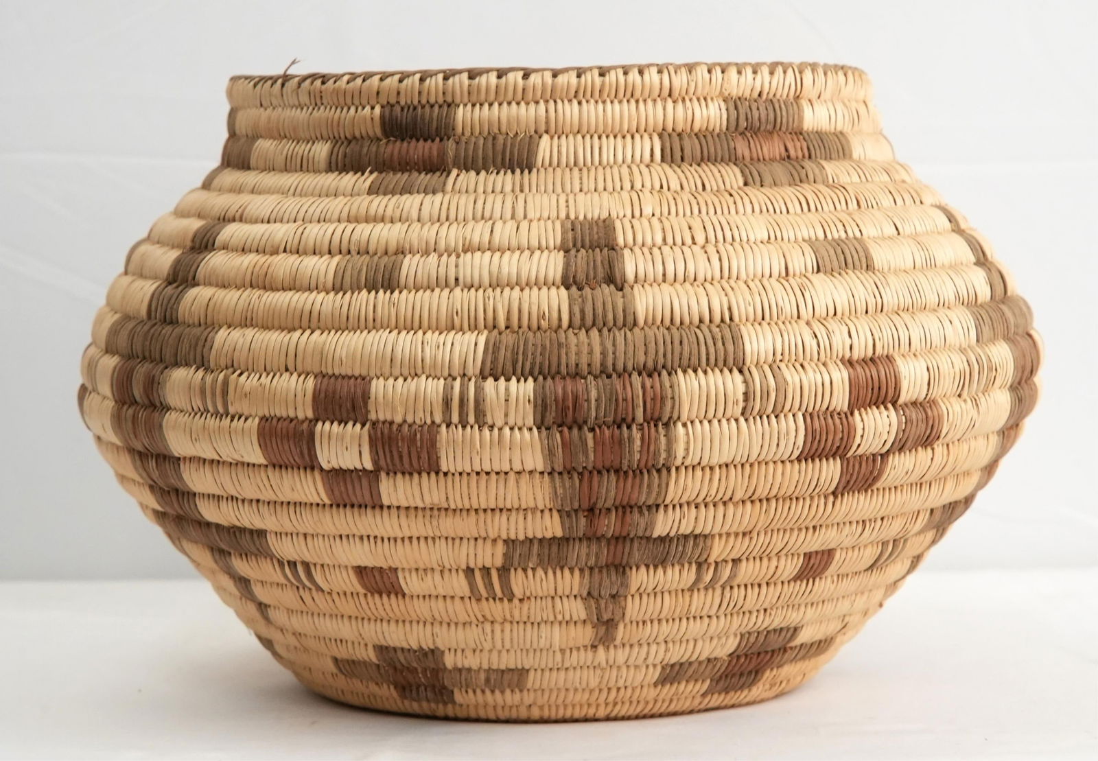 NAVAJO WOVEN "LIZARD"