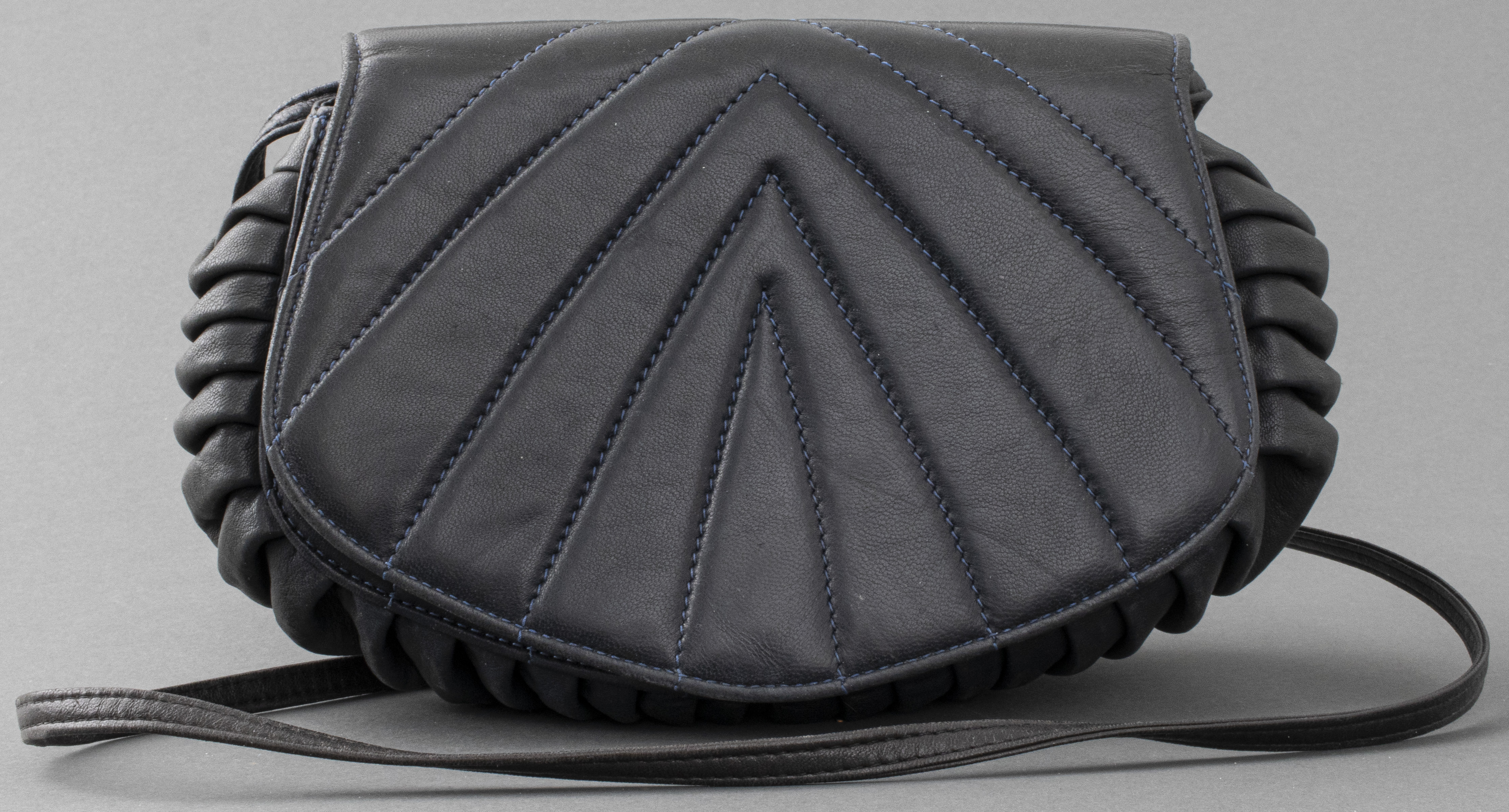 NAVY BLUE LEATHER HANDBAG Navy blue