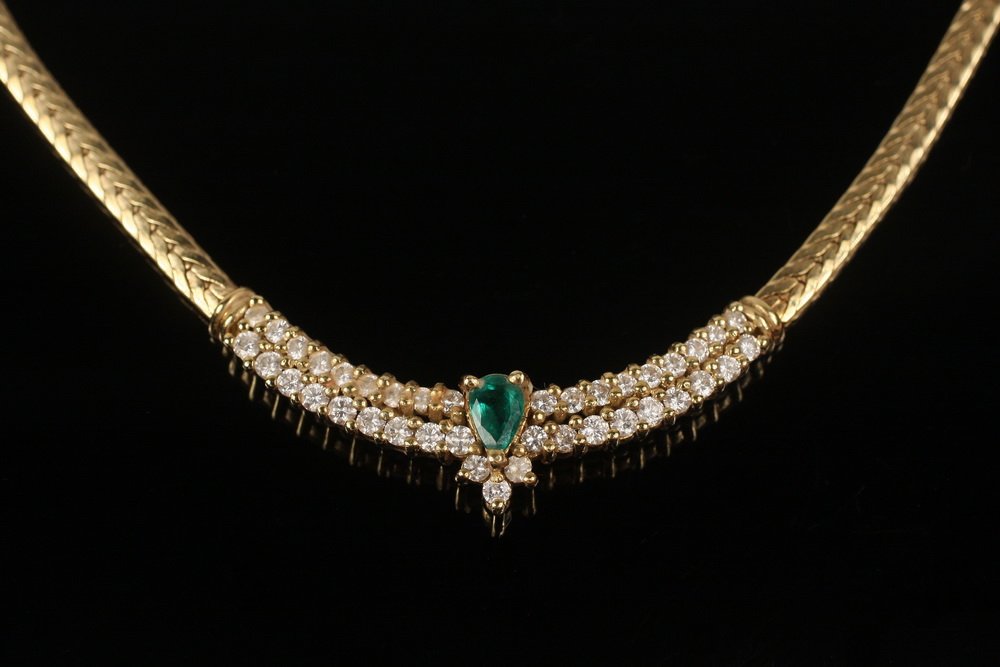 NECKLACE - One 18K yellow gold