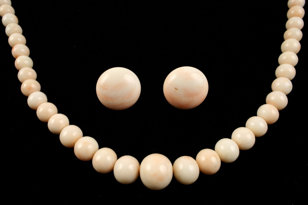NECKLACE SET - A natural pink coral