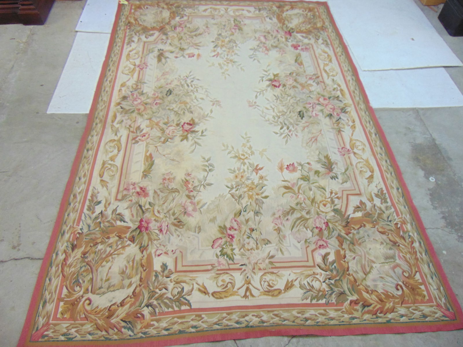 NEEDLEPOINT RUG WITH FLORAL
