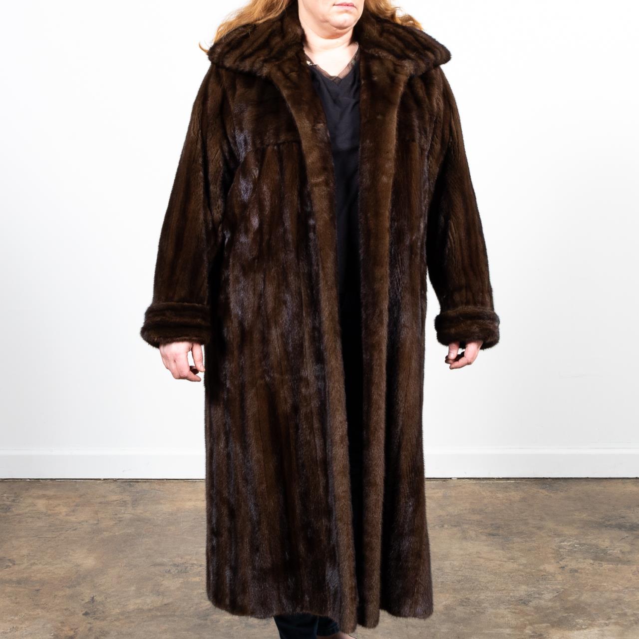 NEIMAN MARCUS LADIES' FULL LENGTH