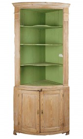 NEOCLASSICAL-STYLE PINE CORNER
