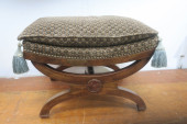 NEOCLASSICAL UPHOLSTERED CURUL
