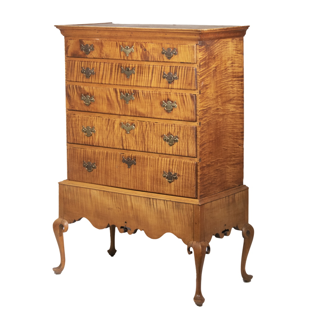NEW ENGLAND COLONIAL RAMPANT