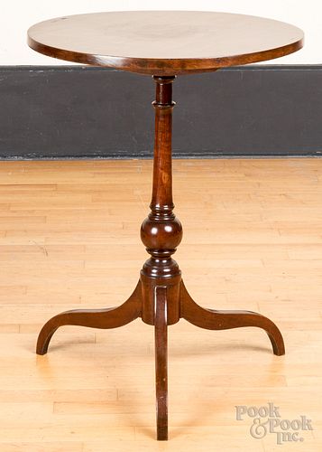 NEW ENGLAND FEDERAL WALNUT TILT TOP