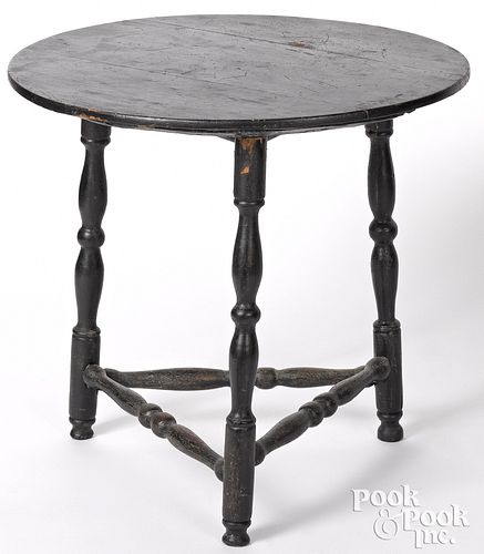 NEW ENGLAND PAINTED TAP TABLENew